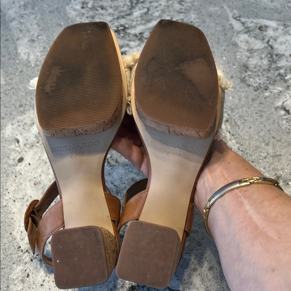 Bernardo Bernardo Tan and Cream Brown Sandals Block Heel Size 6.5 - Picture 7 of 10